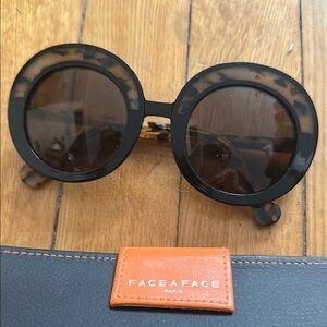 Face à Face Paris Round Tortoise Sunglasses